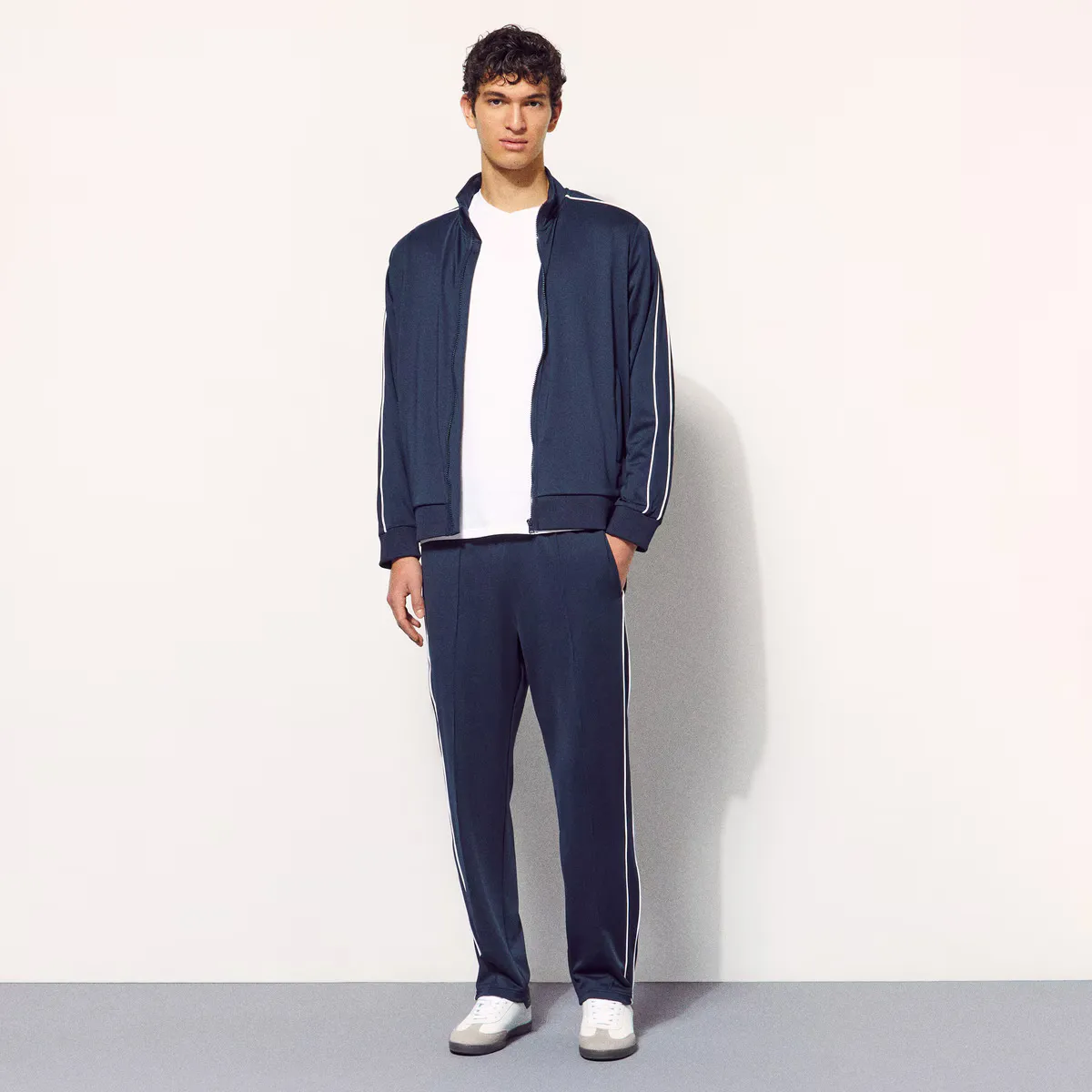 Спортивный костюм Boomerang для мужчин в спортивном стиле, тёмно-синий
Спортивный костюм Boomerang для мужчин в спортивном стиле, тёмно-синий