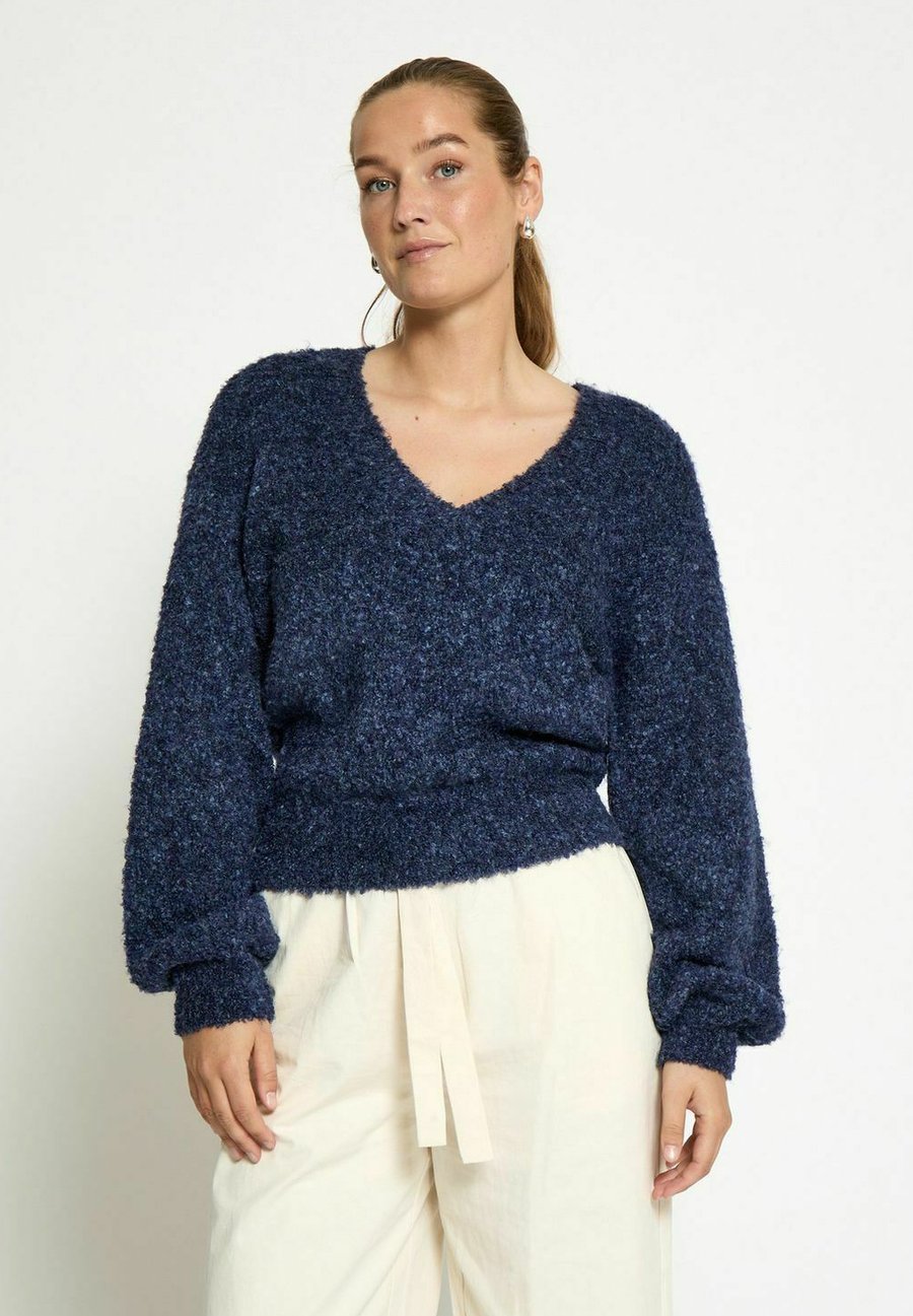 Джемпер Minus MSJENNIE V-NECK , Sky Captain/Dark Blue
Джемпер Minus MSJENNIE V-NECK , Sky Captain/Dark Blue
