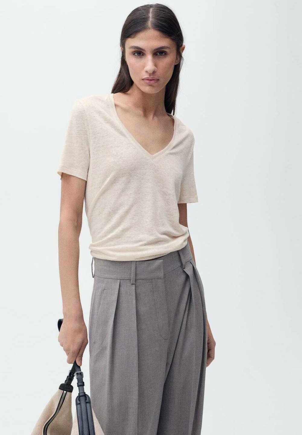 Базовая футболка Mango, кремовый
Базовая футболка Mango, кремовый