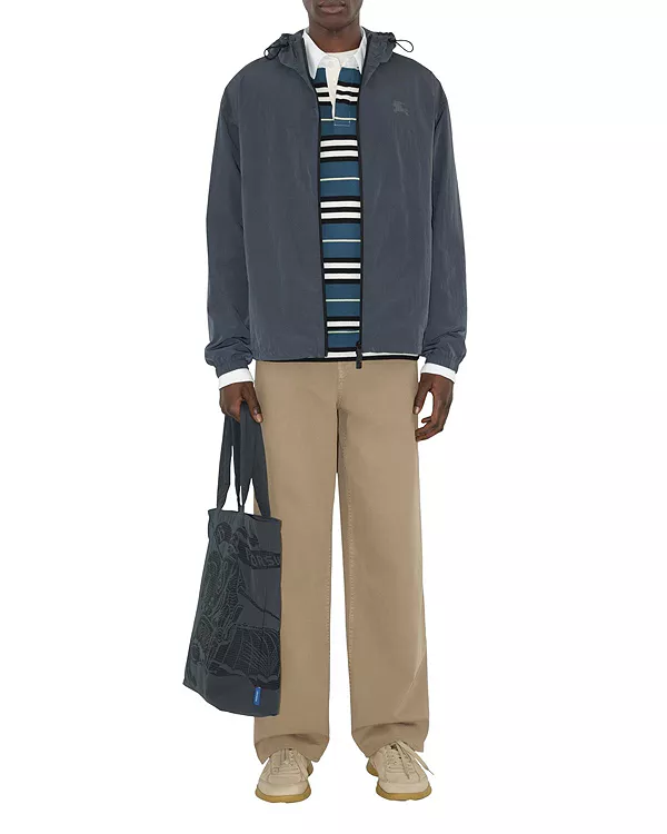 Нейлоновая куртка с капюшоном и эмблемой EKD Burberry, серый
Нейлоновая куртка с капюшоном и эмблемой EKD Burberry, серый