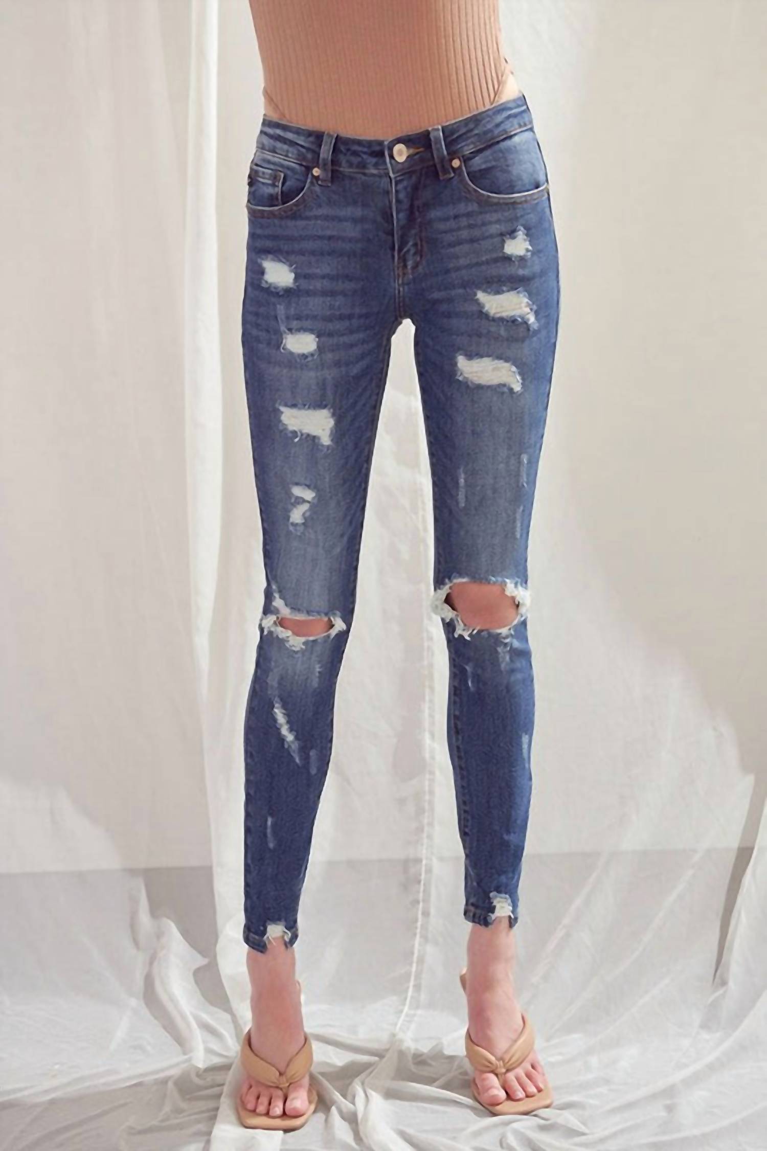 Джинсы Super Skinny средней посадки с потертостями, средней степени стирки Kancan, Medium Wash
Джинсы Super Skinny средней посадки с потертостями, средней степени стирки Kancan, Medium Wash