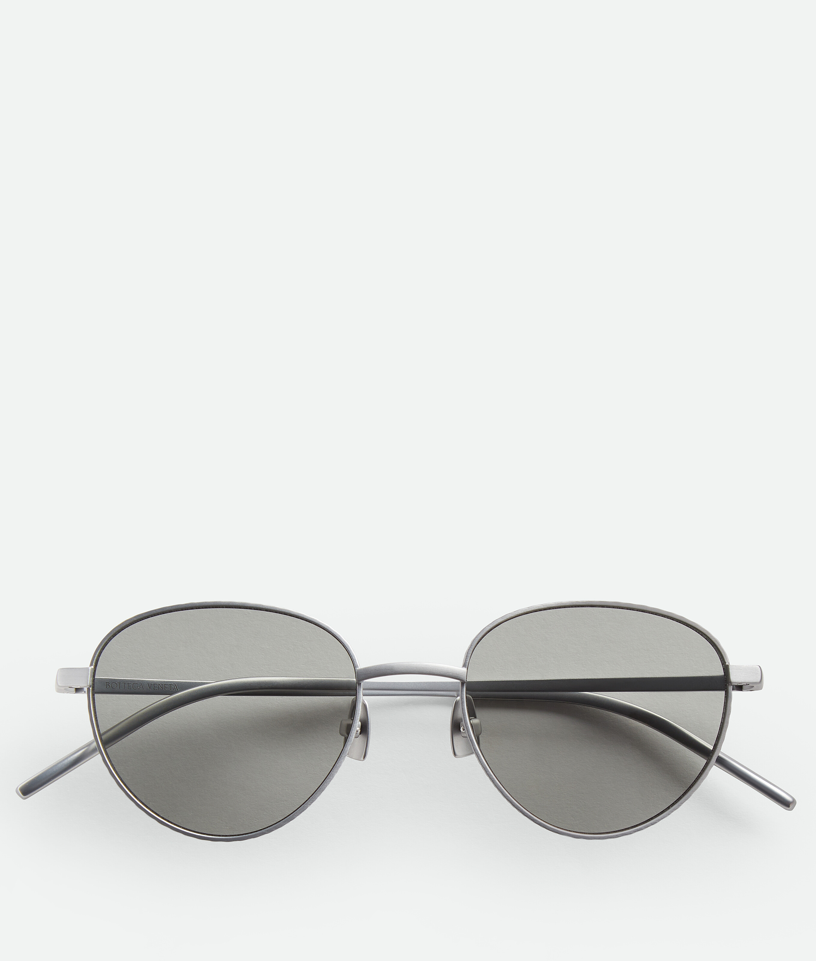 Intrecciato panthos sunglasses BOTTEGA VENETA, серебристый/серый
Intrecciato panthos sunglasses BOTTEGA VENETA, серебристый/серый