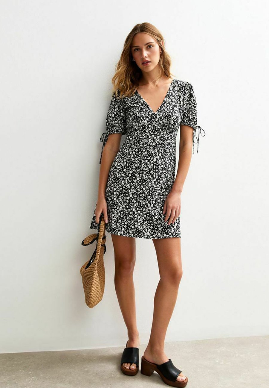Платье New Look Day dress, Black Pattern/Black
Платье New Look Day dress, Black Pattern/Black