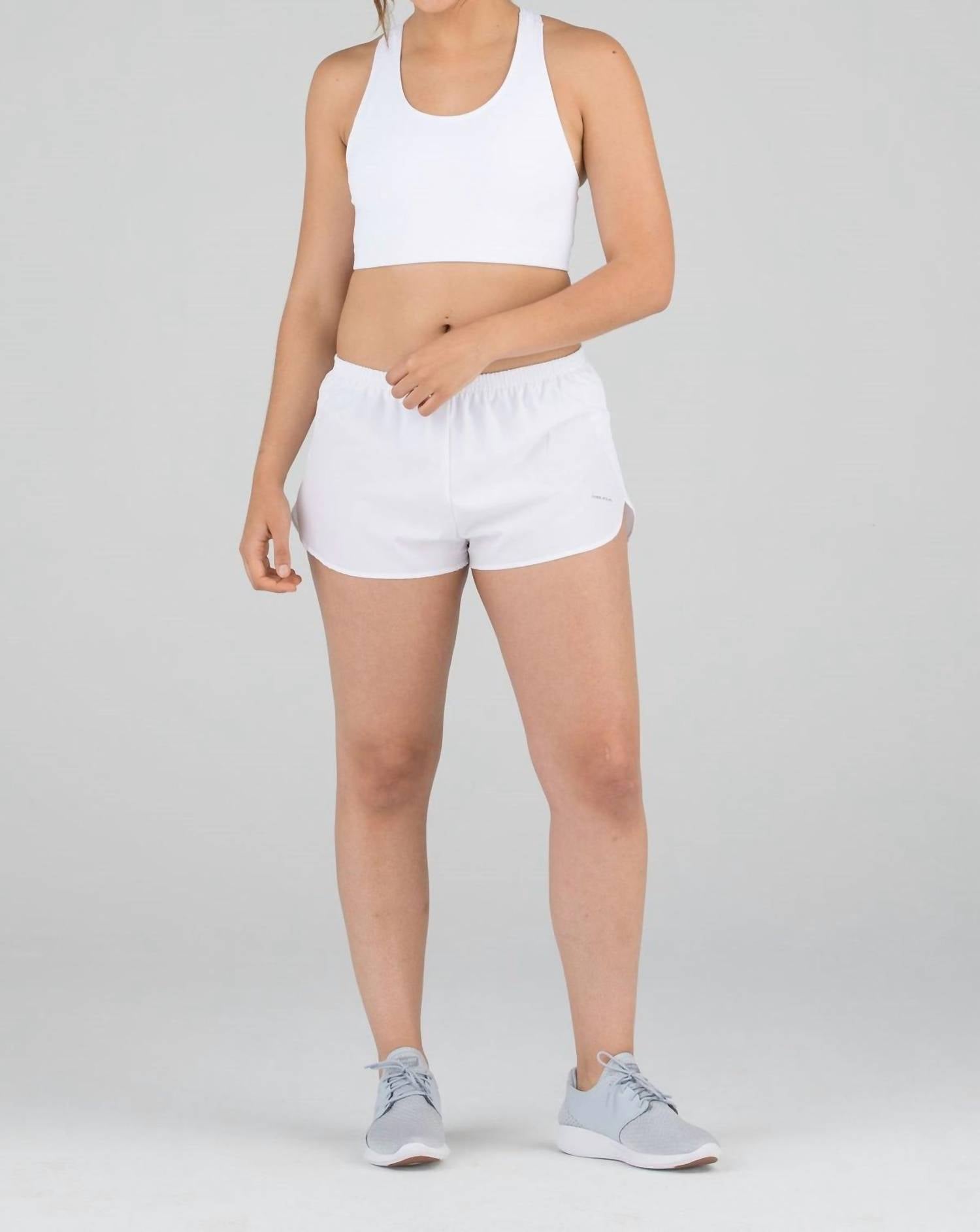 Элитные шорты с разрезом Stretch 1" в белом цвете BOA
Элитные шорты с разрезом Stretch 1" в белом цвете BOA