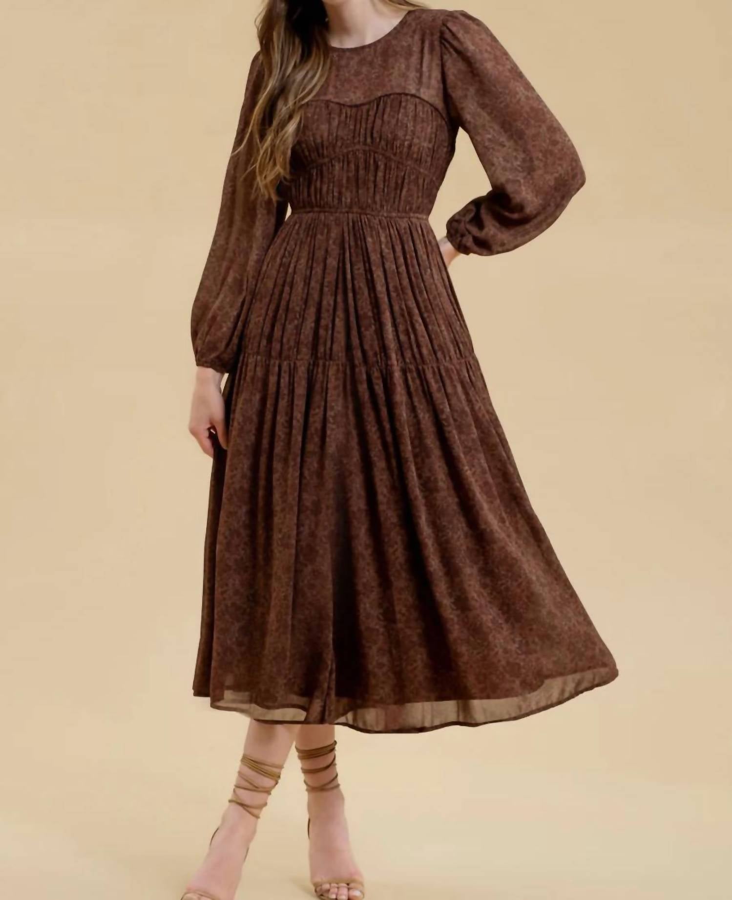 Платье макси с вырезом в форме сердца и сборками в темно-бордовом цвете Blu Pepper
Платье макси с вырезом в форме сердца и сборками в темно-бордовом цвете Blu Pepper