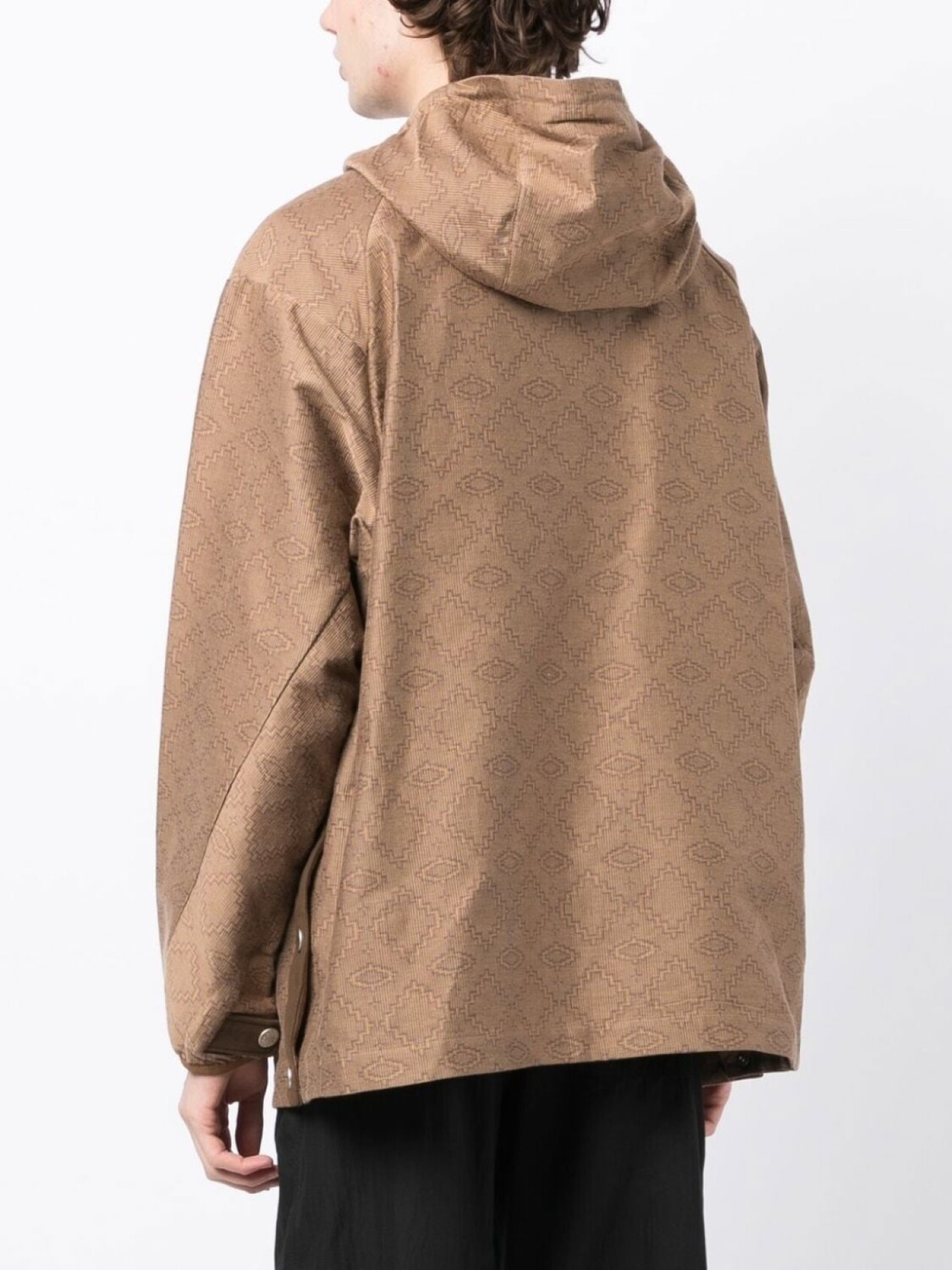 Куртка с геометричным узором и воротником на молнии White Mountaineering, коричневый
Куртка с геометричным узором и воротником на молнии White Mountaineering, коричневый