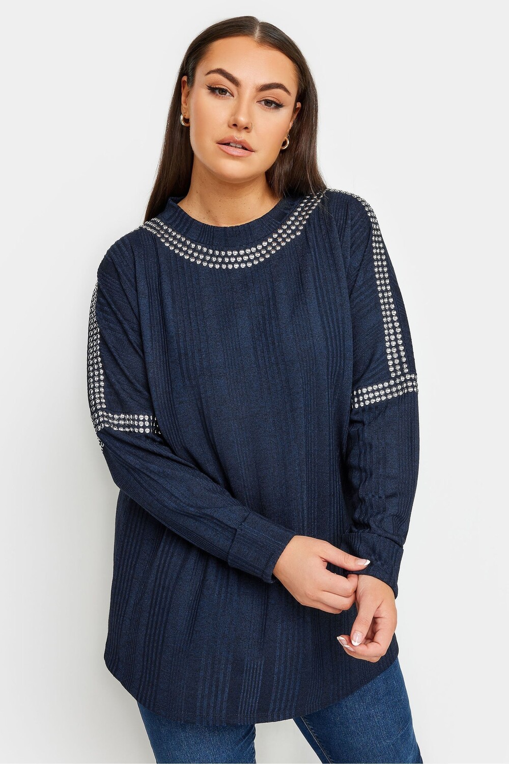 Свитер украшен заклепками по вырезу горловины Yours, синий
Свитер украшен заклепками по вырезу горловины Yours, синий