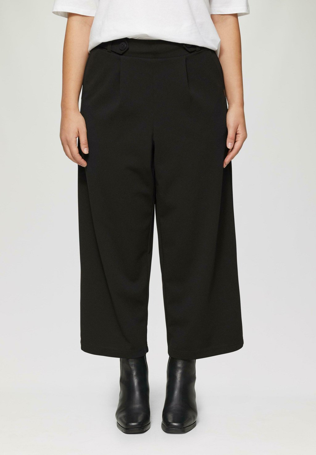 Брюки QS, черный
Брюки QS, черный