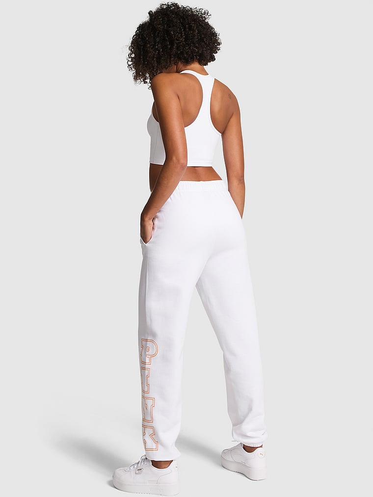 Спортивные брюки Ivy из флиса для кампуса Pink, vs white
Спортивные брюки Ivy из флиса для кампуса Pink, vs white