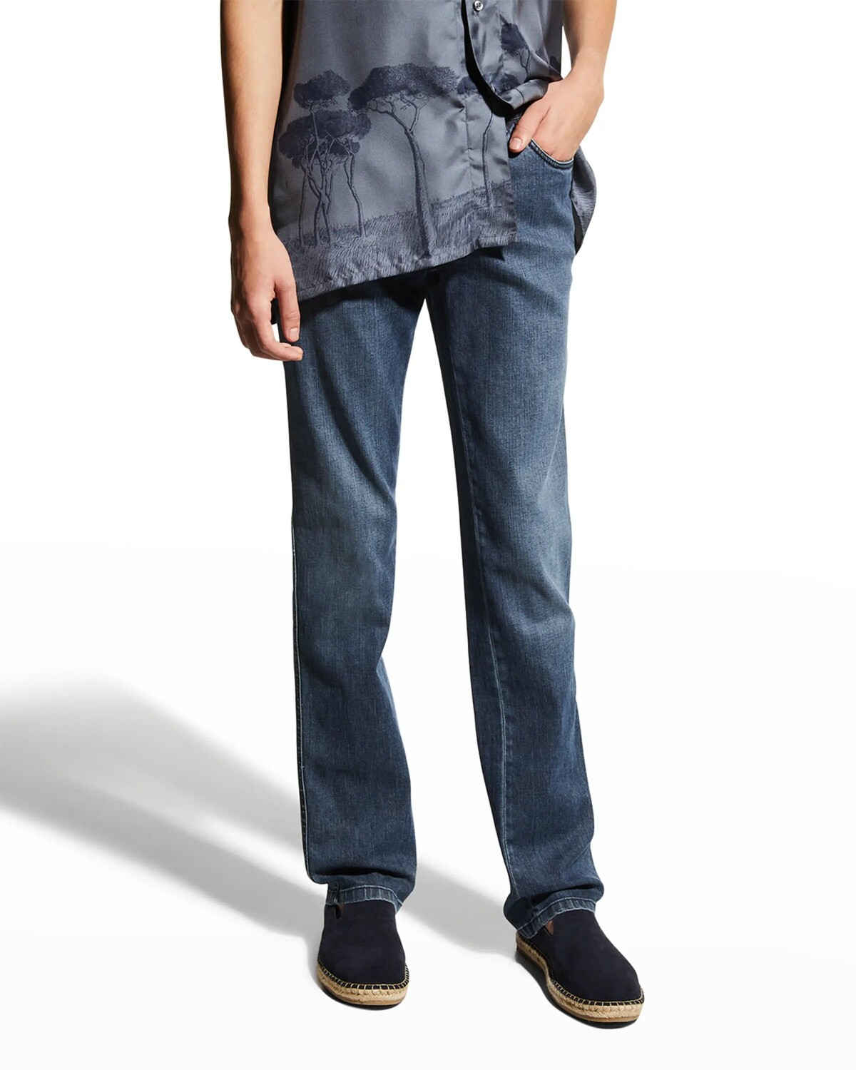 Темные джинсы из эластичного денима Brioni, цвет Navy
Темные джинсы из эластичного денима Brioni, цвет Navy