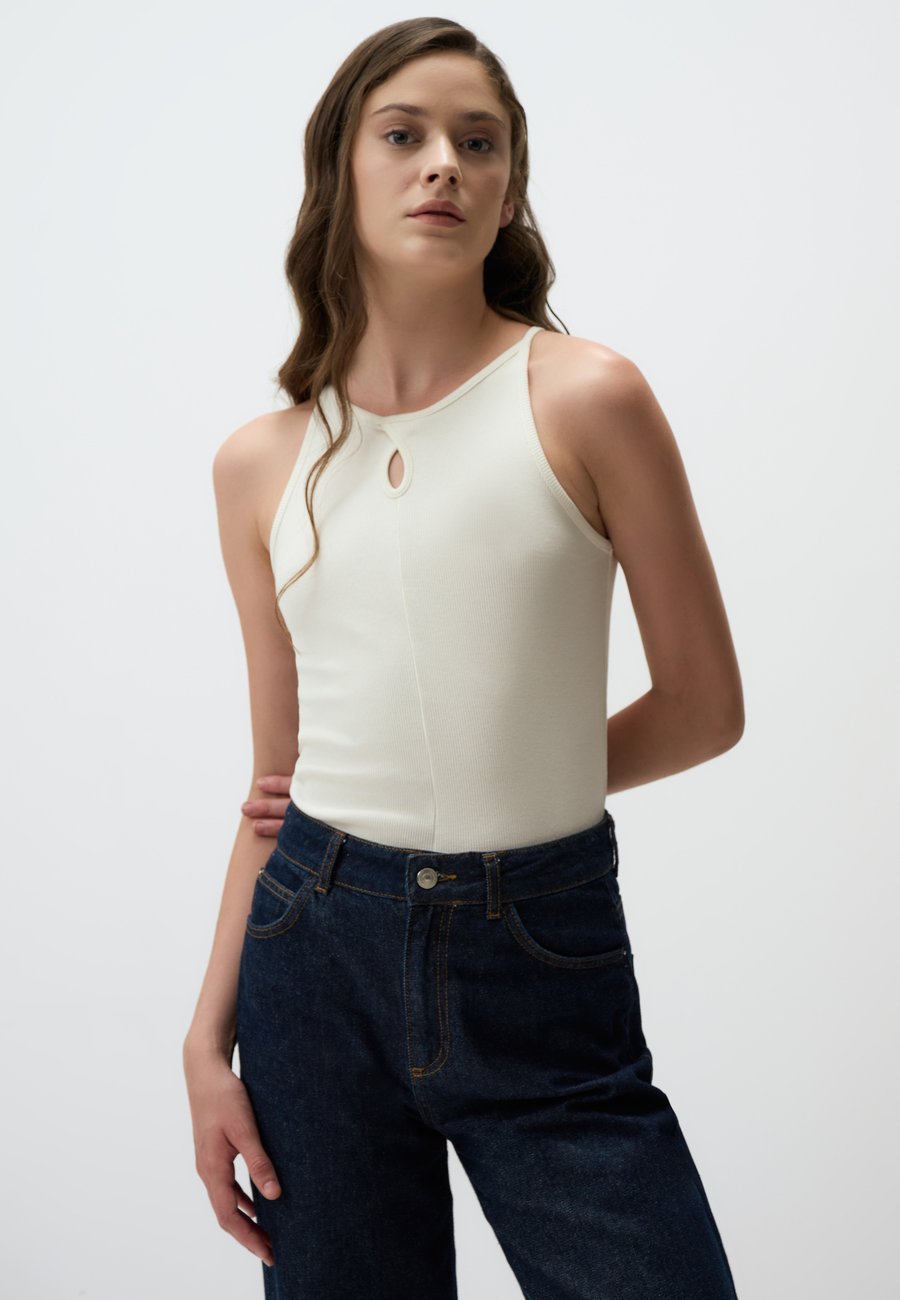 Топ Jimmy Key CUT-OUT DETAIL , White
Топ Jimmy Key CUT-OUT DETAIL , White