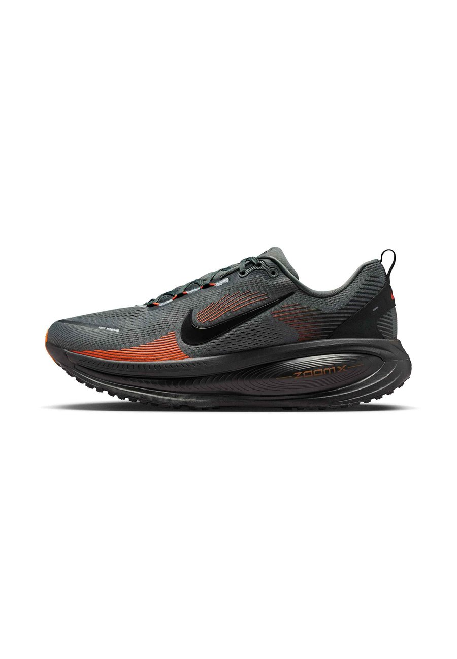 Кроссовки Nike Performance VOMERO 18, Smoke Grey Total/Orange/Black/Grey
Кроссовки Nike Performance VOMERO 18, Smoke Grey Total/Orange/Black/Grey