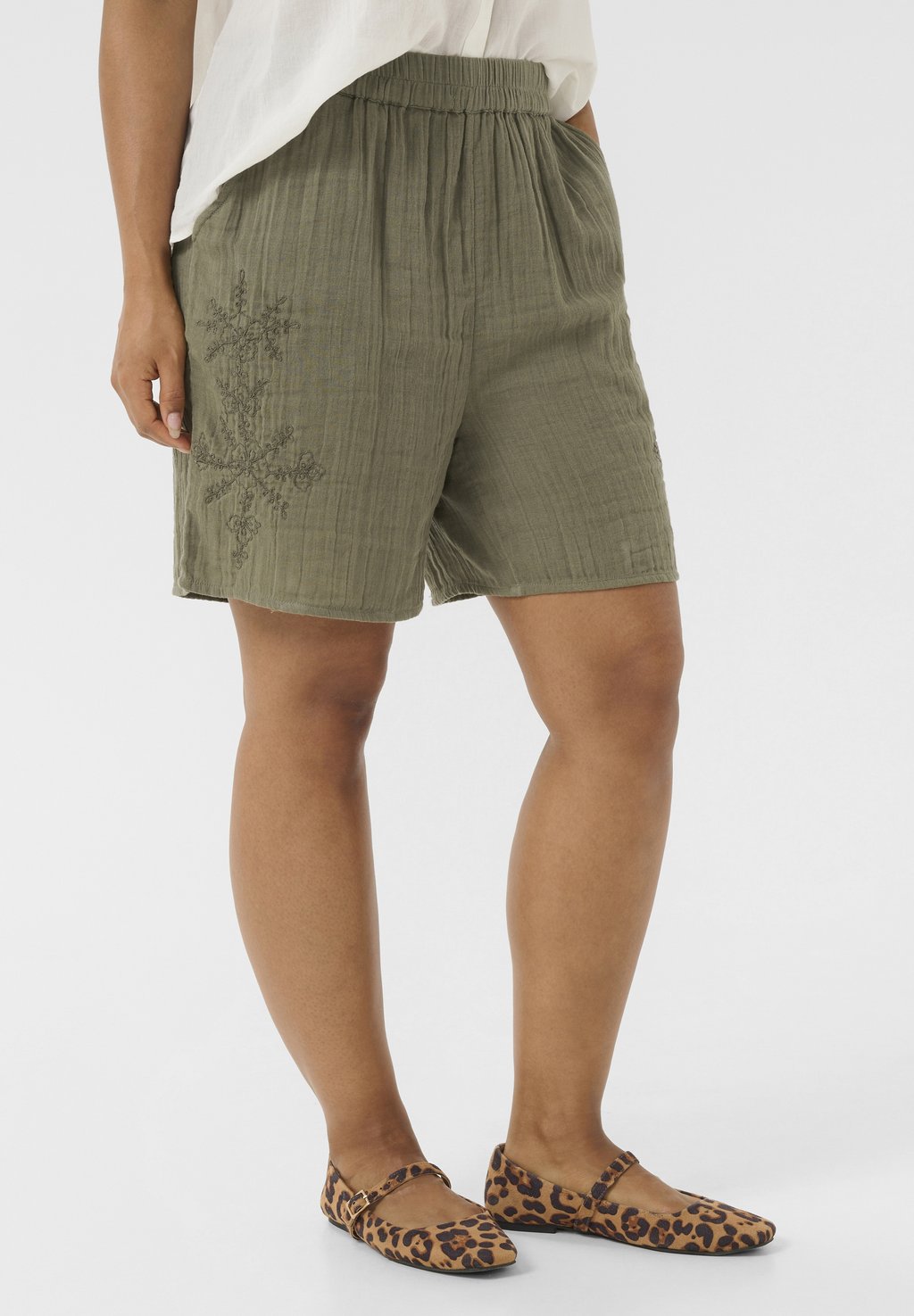 Шорты CUEMBROIDERED Culture, зеленый
Шорты CUEMBROIDERED Culture, зеленый