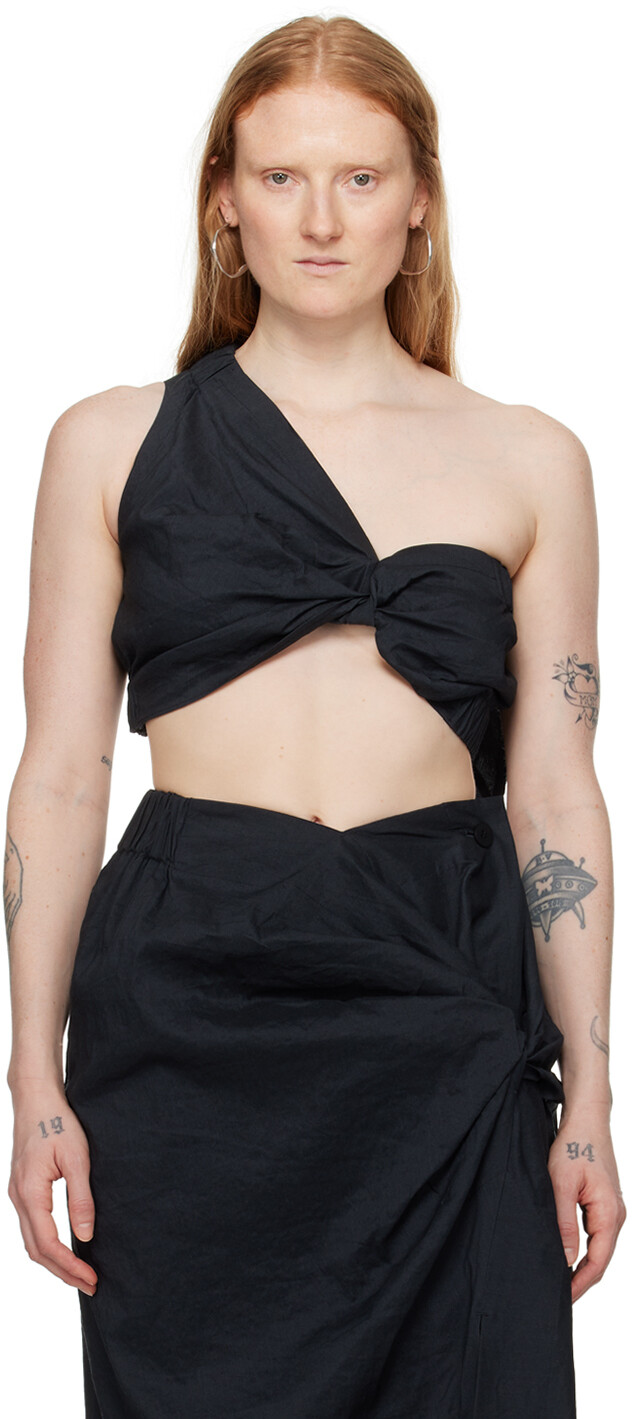 Черный крученый топ Issey Miyake
Черный крученый топ Issey Miyake