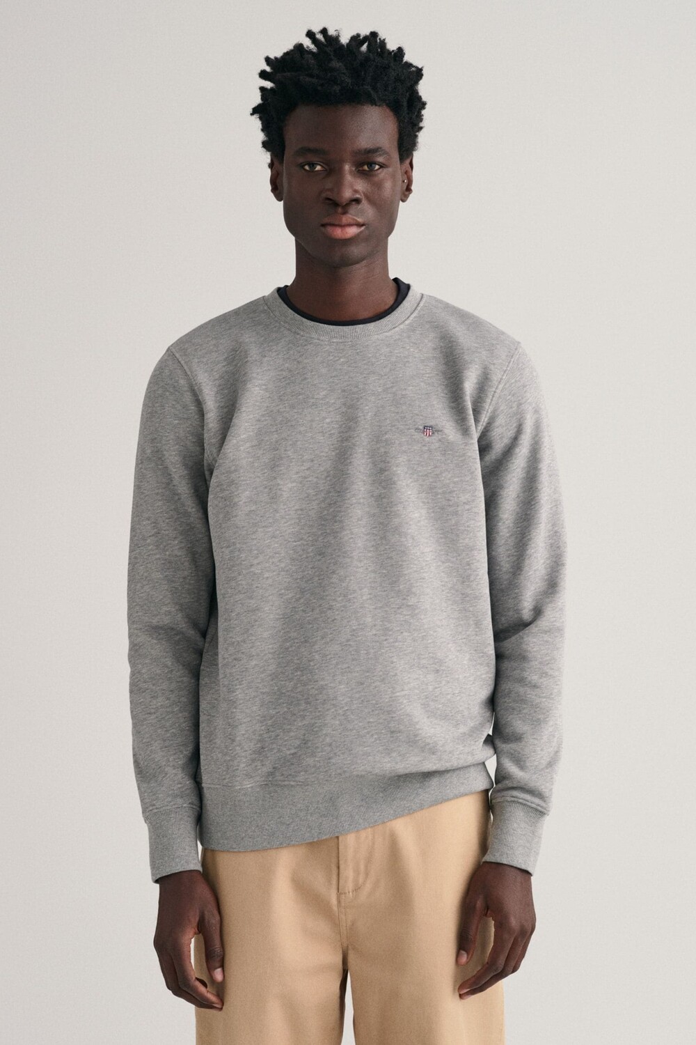 Толстовка с круглым вырезом и щитком Gant, серый
Толстовка с круглым вырезом и щитком Gant, серый