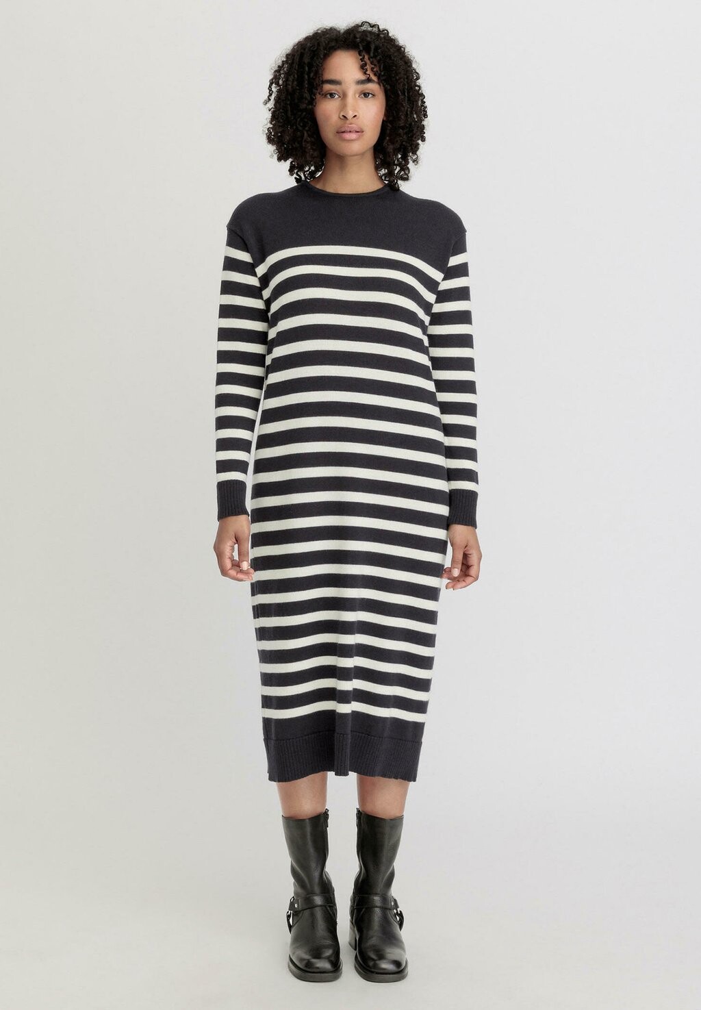 Платье-джемпер hessnatur, черный
Платье-джемпер hessnatur, черный