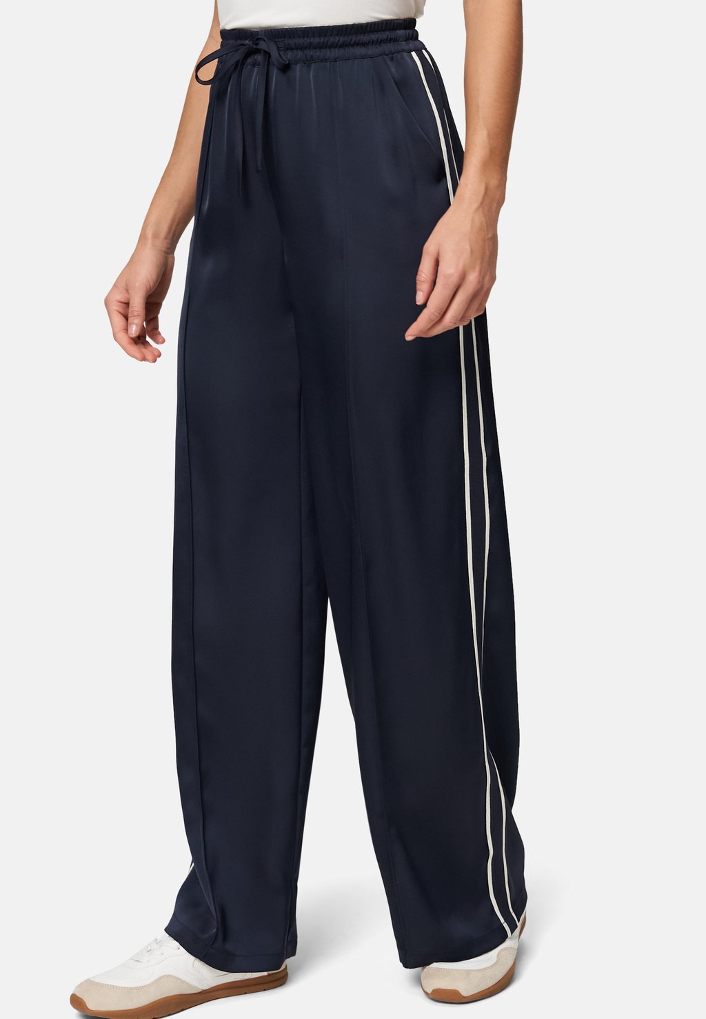 Спортивные штаны MIT SEITENSTREIFEN zero, синий
Спортивные штаны MIT SEITENSTREIFEN zero, синий