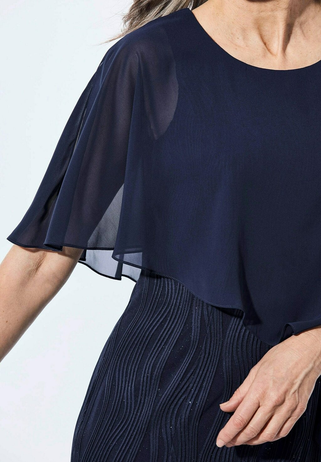 Коктейльное платье / Вечернее платье FESTLICHES MIT FEINEM ÜBERWURF GOLDNER, темно-синий
Коктейльное платье / Вечернее платье FESTLICHES MIT FEINEM ÜBERWURF GOLDNER, темно-синий