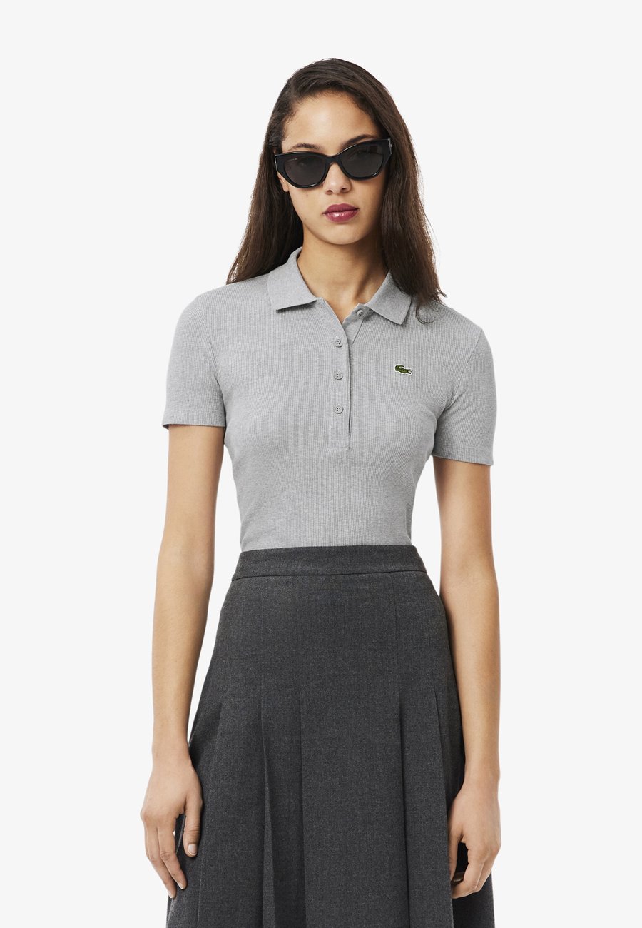 Поло Lacoste DF5377_70V, Gris Clair Chiné Cca/Grey
Поло Lacoste DF5377_70V, Gris Clair Chiné Cca/Grey