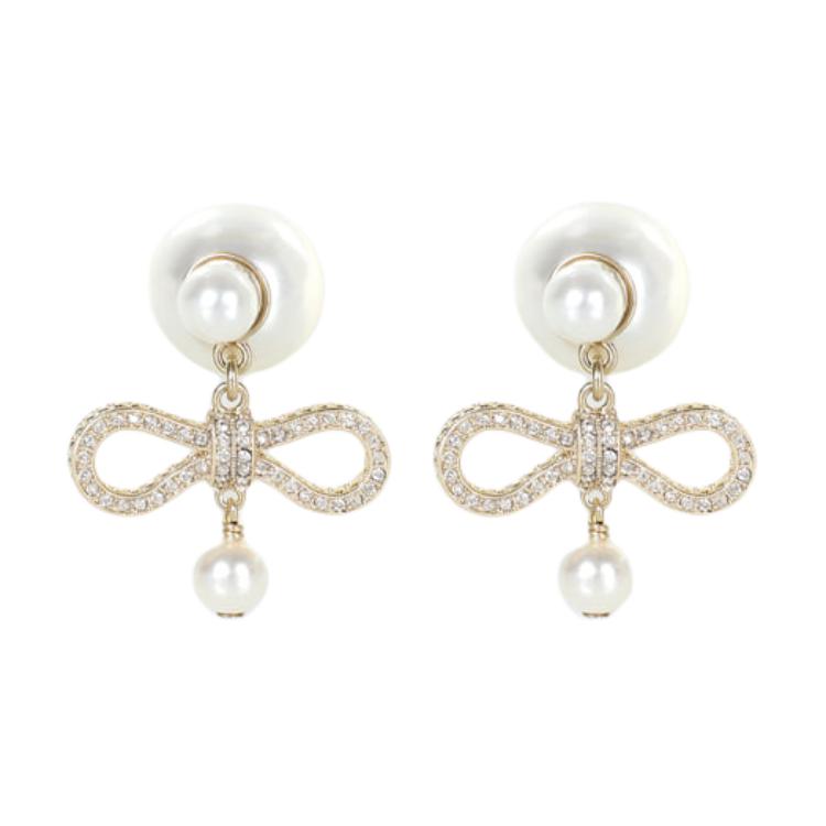 Женские серьги из смолы с жемчугом white DIOR, белый
Женские серьги из смолы с жемчугом white DIOR, белый