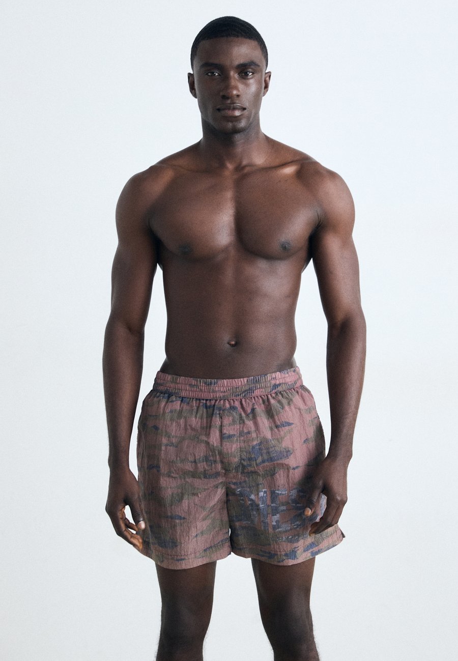 Шорты для плавания Diesel RIO, Grey/Dark Red/Grey
Шорты для плавания Diesel RIO, Grey/Dark Red/Grey