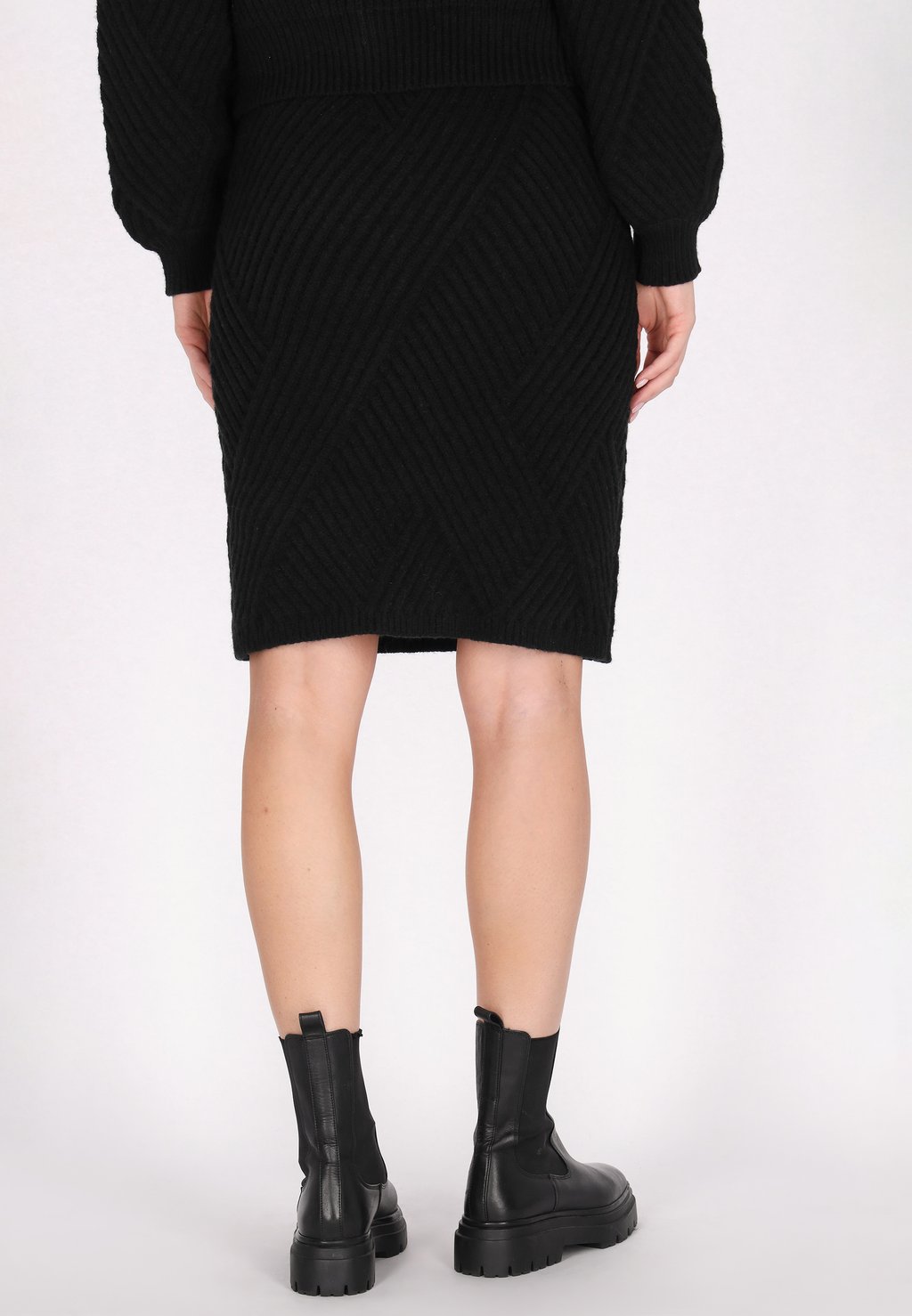 Юбка-карандаш DreiMaster, черный
Юбка-карандаш DreiMaster, черный