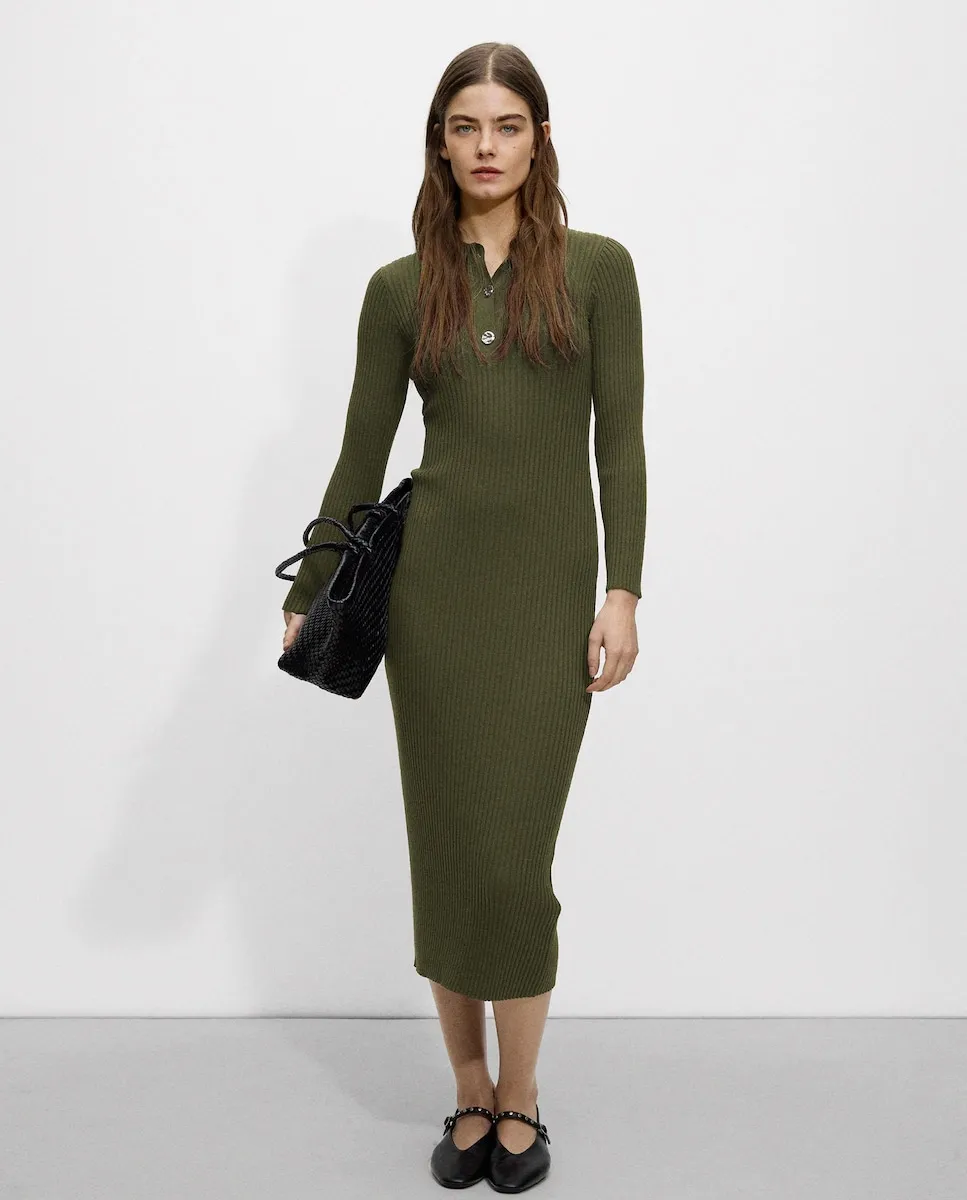 Трикотажное платье миди с воротником-поло в однотонном исполнении Parfois, зеленый
Трикотажное платье миди с воротником-поло в однотонном исполнении Parfois, зеленый