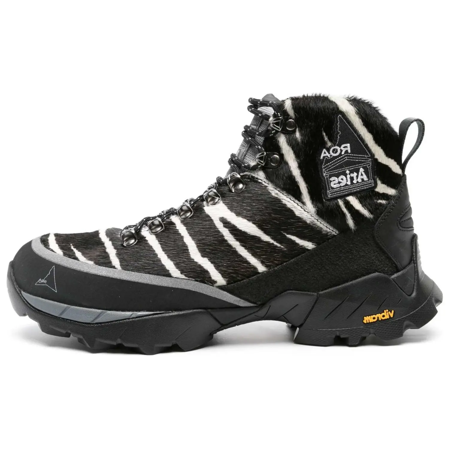 Ботинки X Aries Andreas с принтом зебры Roa
Ботинки X Aries Andreas с принтом зебры Roa