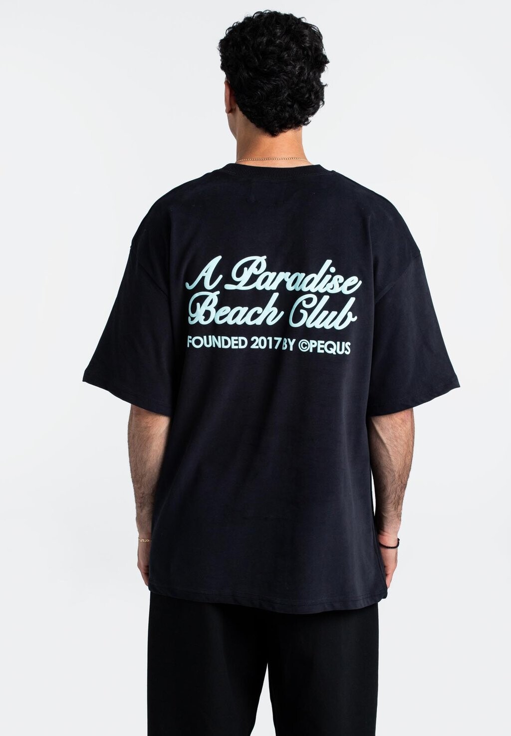 Принт на футболке A Paradise Beach PEQUS, черный
Принт на футболке A Paradise Beach PEQUS, черный