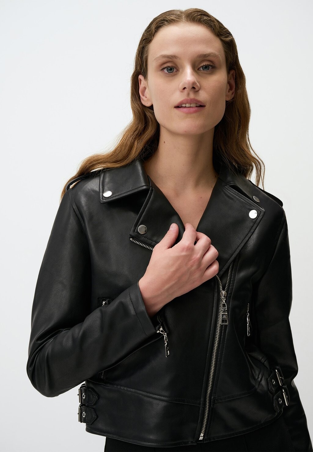 Куртка из искусственной кожи LONG SLEEVE CUT Jimmy Key, черный
Куртка из искусственной кожи LONG SLEEVE CUT Jimmy Key, черный