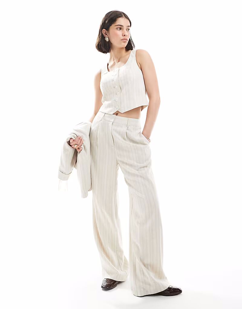 Льняные брюки в полоску кремового цвета New Look
Льняные брюки в полоску кремового цвета New Look