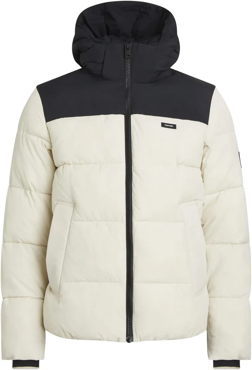 Зимняя куртка Calvin Klein Big&Tall "BT_CRINKLE COLOR BLOCK PUFFER", с капюшоном, с фирменной этикеткой, бежевый
Зимняя куртка Calvin Klein Big&Tall "BT_CRINKLE COLOR BLOCK PUFFER", с капюшоном, с фирменной этикеткой, бежевый