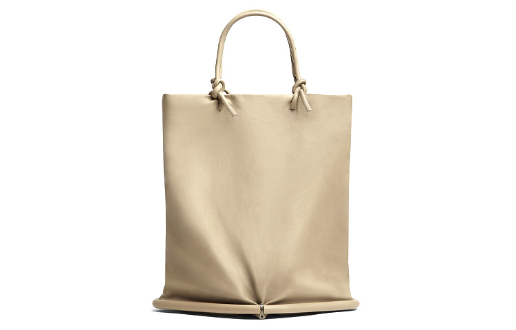 Сумка из кожи Beak женская цвета хаки Bottega Veneta
Сумка из кожи Beak женская цвета хаки Bottega Veneta