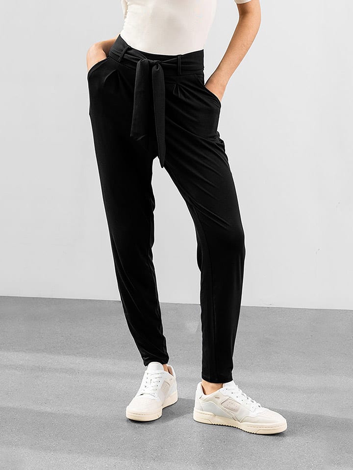 Тканевые брюки Les Lunes Hose Jade, черный
Тканевые брюки Les Lunes Hose Jade, черный