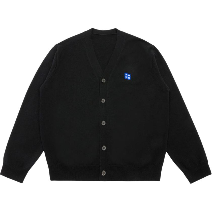 Сиг; Бирка с логотипом бляшка Кардиган на пуговицах ADER ERROR, черный
Сиг; Бирка с логотипом бляшка Кардиган на пуговицах ADER ERROR, черный