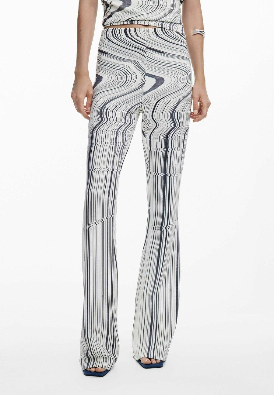 Брюки Desigual ELASTIC WITH DISTORTED STRIPES, White
Брюки Desigual ELASTIC WITH DISTORTED STRIPES, White