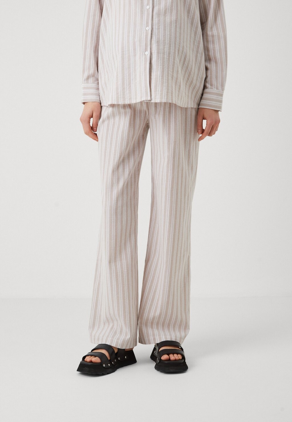 Брюки Olmcaro Pull Up Only, коричнево-серый
Брюки Olmcaro Pull Up Only, коричнево-серый