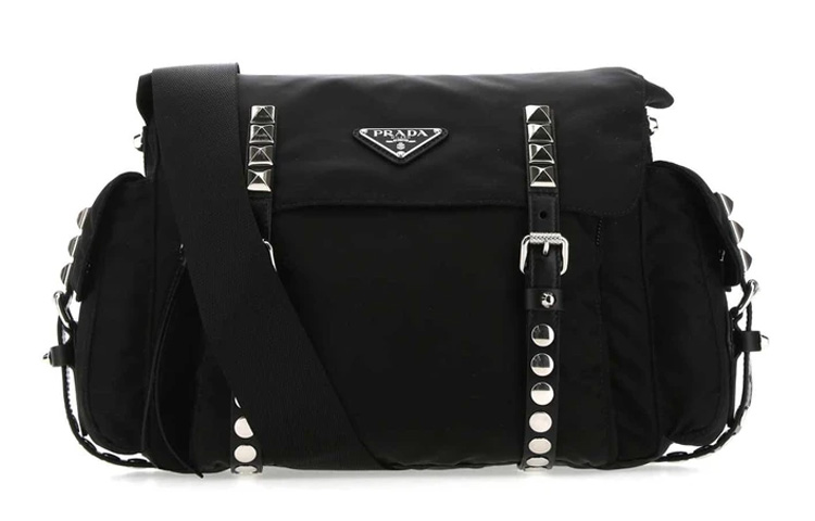 Нейлоновая сумка через плечо унисекс черная PRADA
Нейлоновая сумка через плечо унисекс черная PRADA