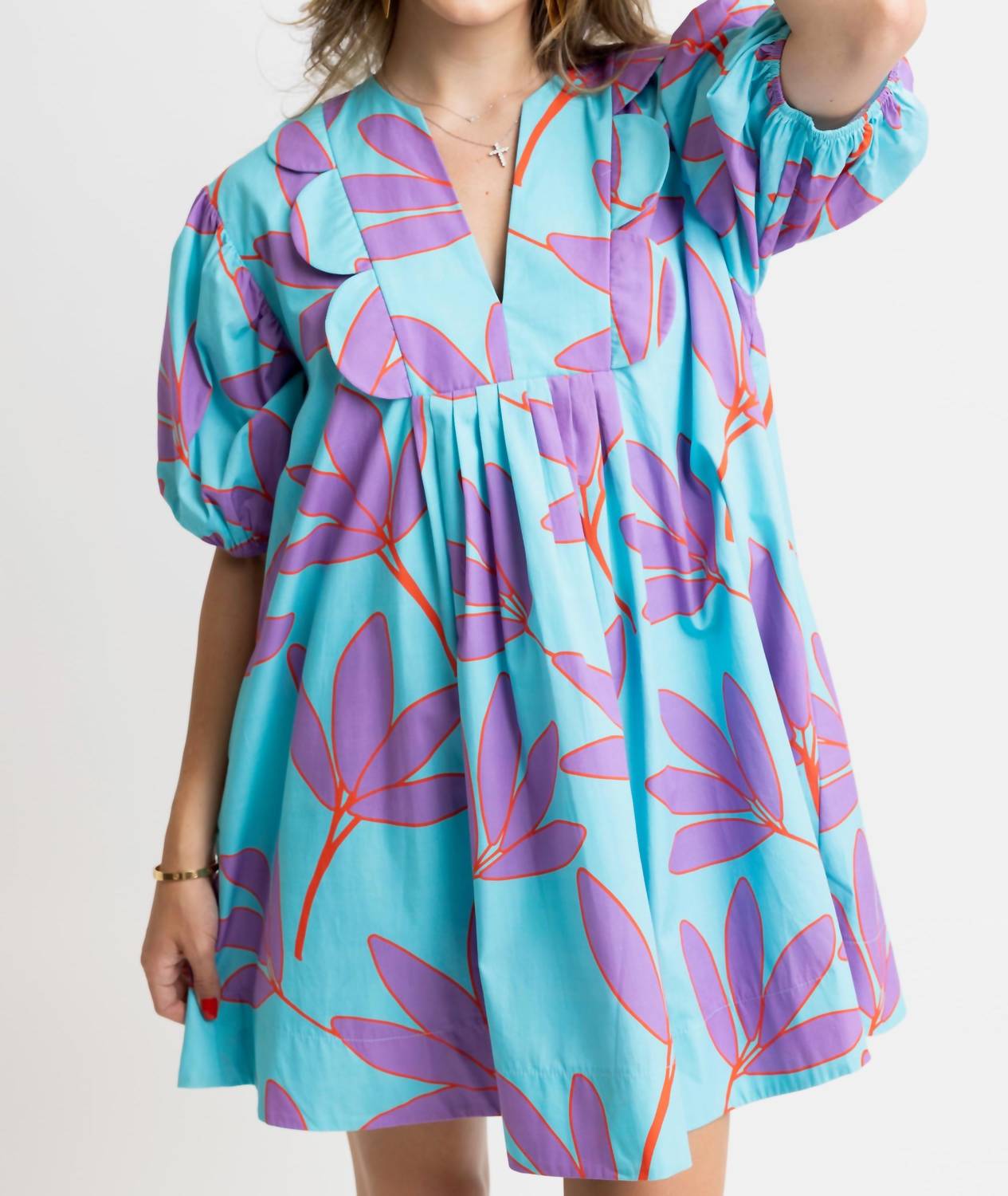 Женское платье с абстрактным листом и волнистым краем в бирюзовом цвете Karlie
Женское платье с абстрактным листом и волнистым краем в бирюзовом цвете Karlie