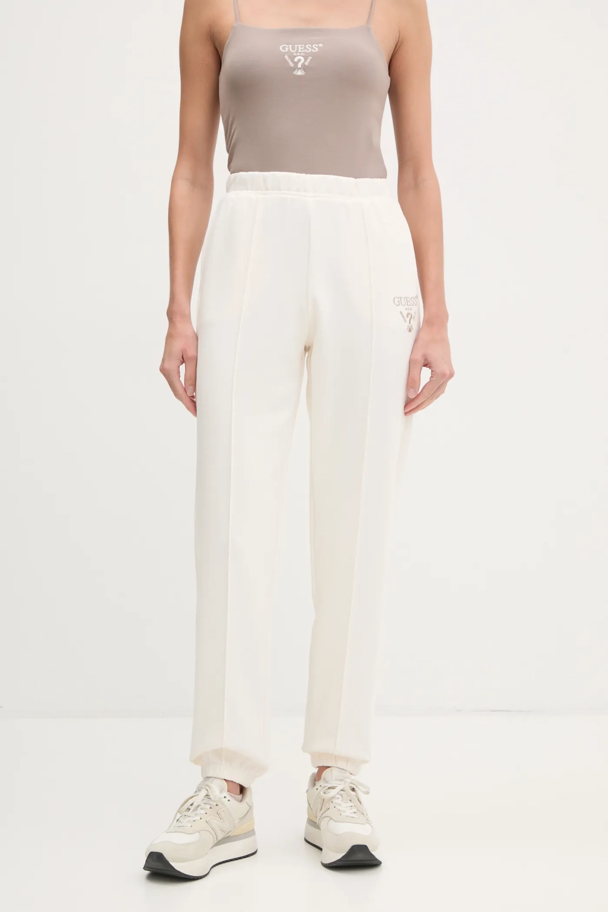 РОБЕРТА спортивные штаны Guess, бежевый
РОБЕРТА спортивные штаны Guess, бежевый