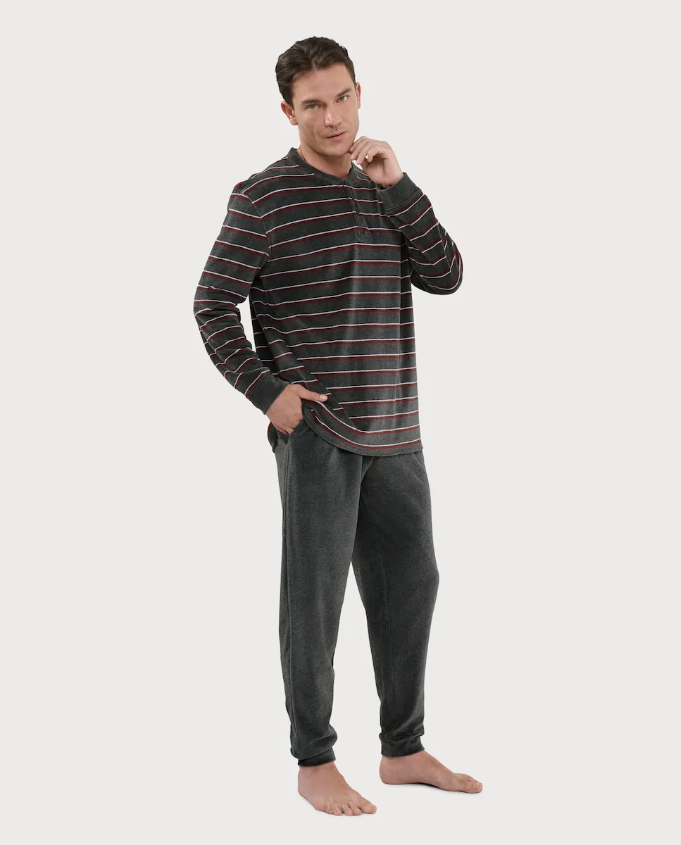 Длинная бархатная пижама с мужской планкой El Búho Nocturno, красный
Длинная бархатная пижама с мужской планкой El Búho Nocturno, красный