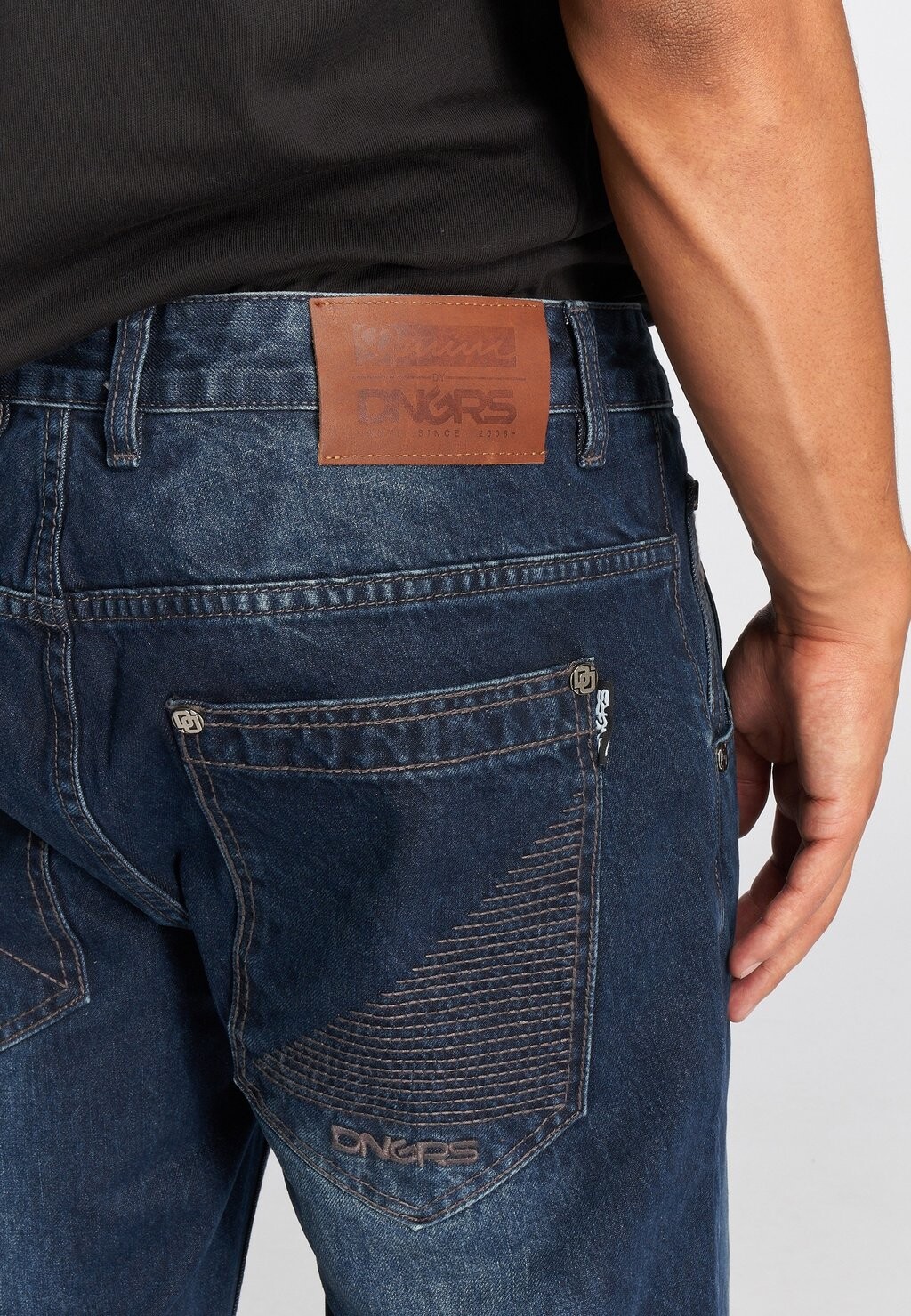 Джинсы свободного кроя Dangerous DNGRS, темно-синие
Джинсы свободного кроя Dangerous DNGRS, темно-синие