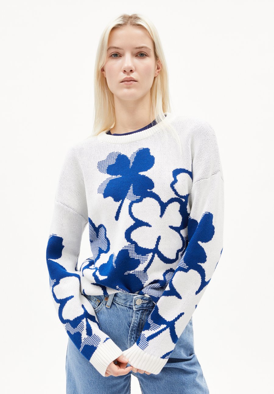 Джемпер ARMEDANGELS OLESSYAA CLOVER, Lapis Blue Light Oatmilk/Royal Blue
Джемпер ARMEDANGELS OLESSYAA CLOVER, Lapis Blue Light Oatmilk/Royal Blue
