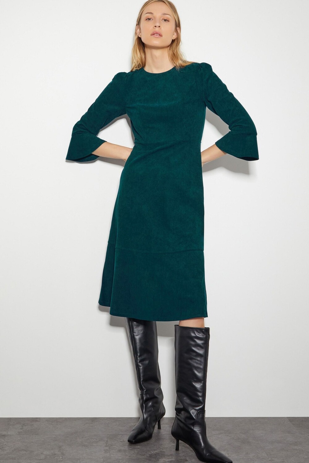 Платье Салли из эластичного вельвета Monsoon, синий
Платье Салли из эластичного вельвета Monsoon, синий