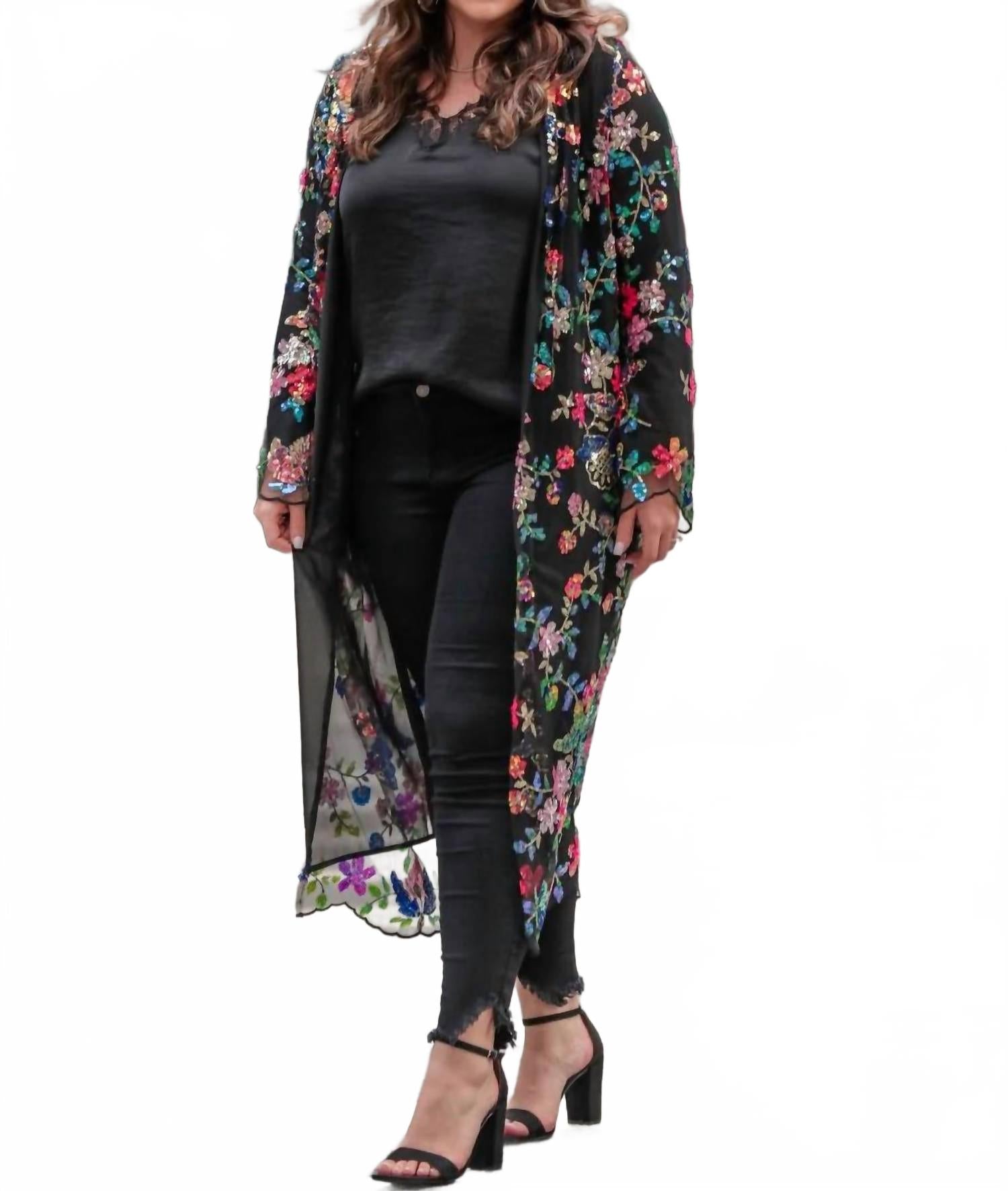 Шикарный цветочный кимоно с пайетками в черном цвете Jess Lea
Шикарный цветочный кимоно с пайетками в черном цвете Jess Lea