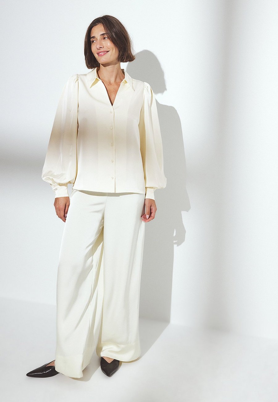 Блуза NA-KD FLOWY, Cream/Beige
Блуза NA-KD FLOWY, Cream/Beige