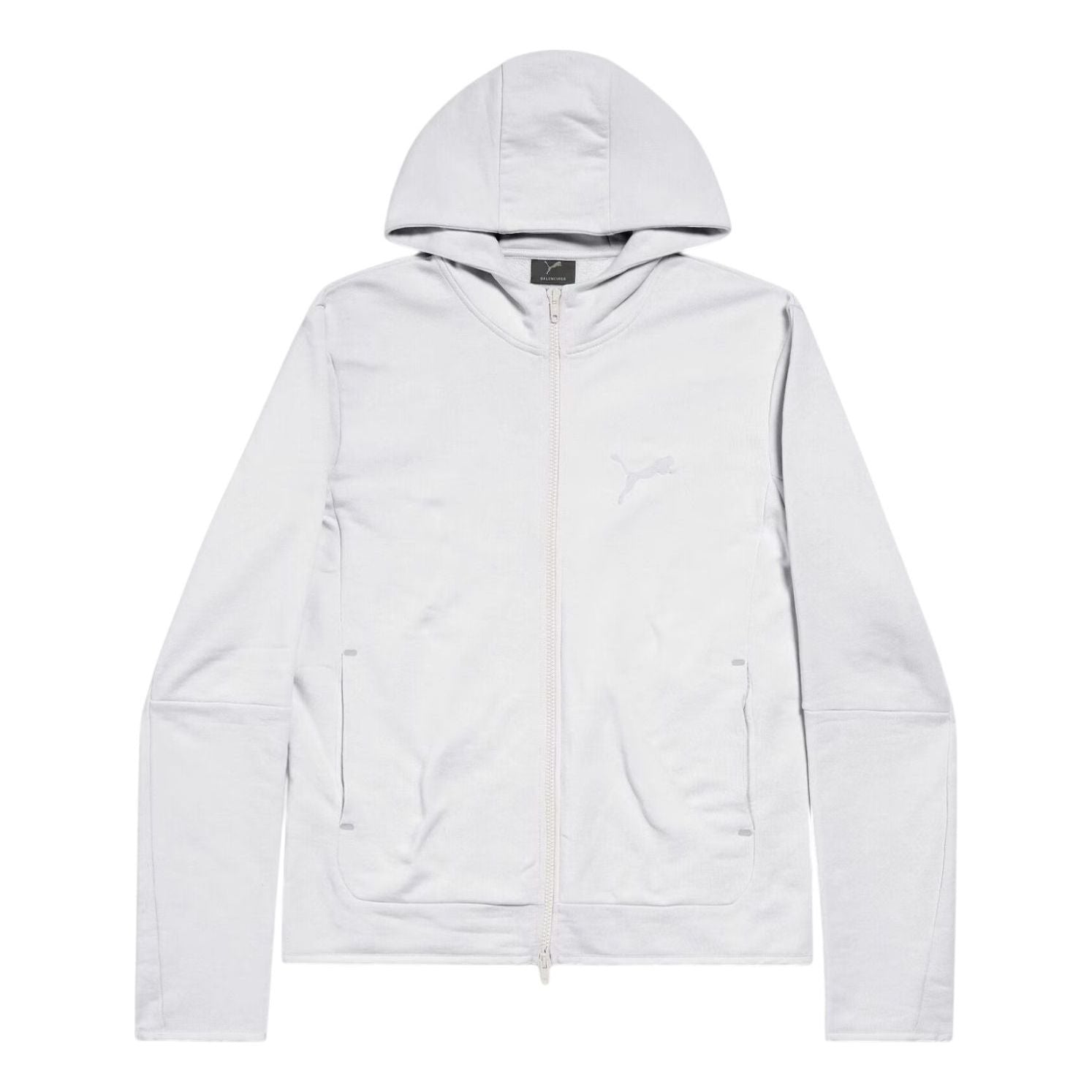 Спортивная куртка Balenciaga x Puma с капюшоном, приталенная, цвет «белый»
Спортивная куртка Balenciaga x Puma с капюшоном, приталенная, цвет «белый»