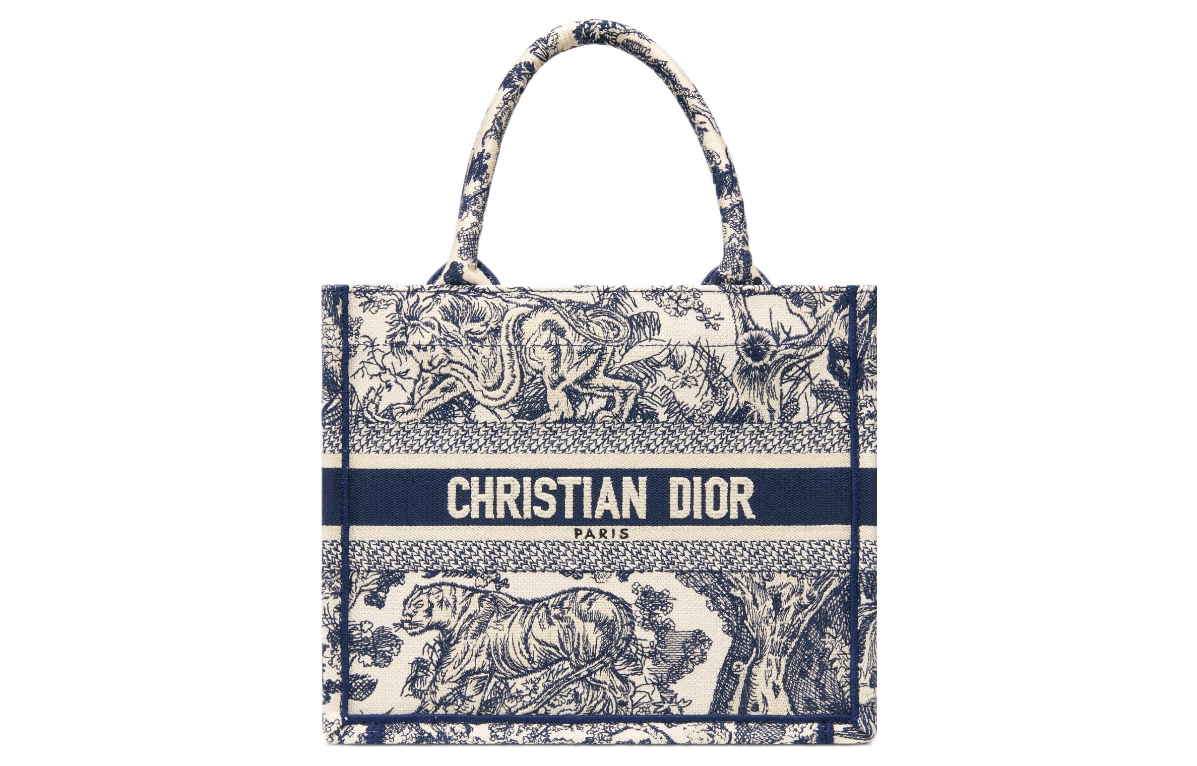 Dior Сумка-шоппер BookTote с вышивкой, женская сумка Trumpets, белая/морская синяя
Dior Сумка-шоппер BookTote с вышивкой, женская сумка Trumpets, белая/морская синяя