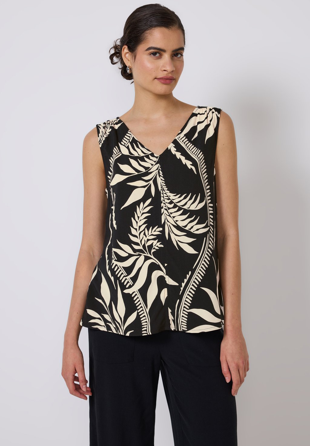 Топ GEMUSTERTES - Blouse Street One Studio, черный
Топ GEMUSTERTES - Blouse Street One Studio, черный