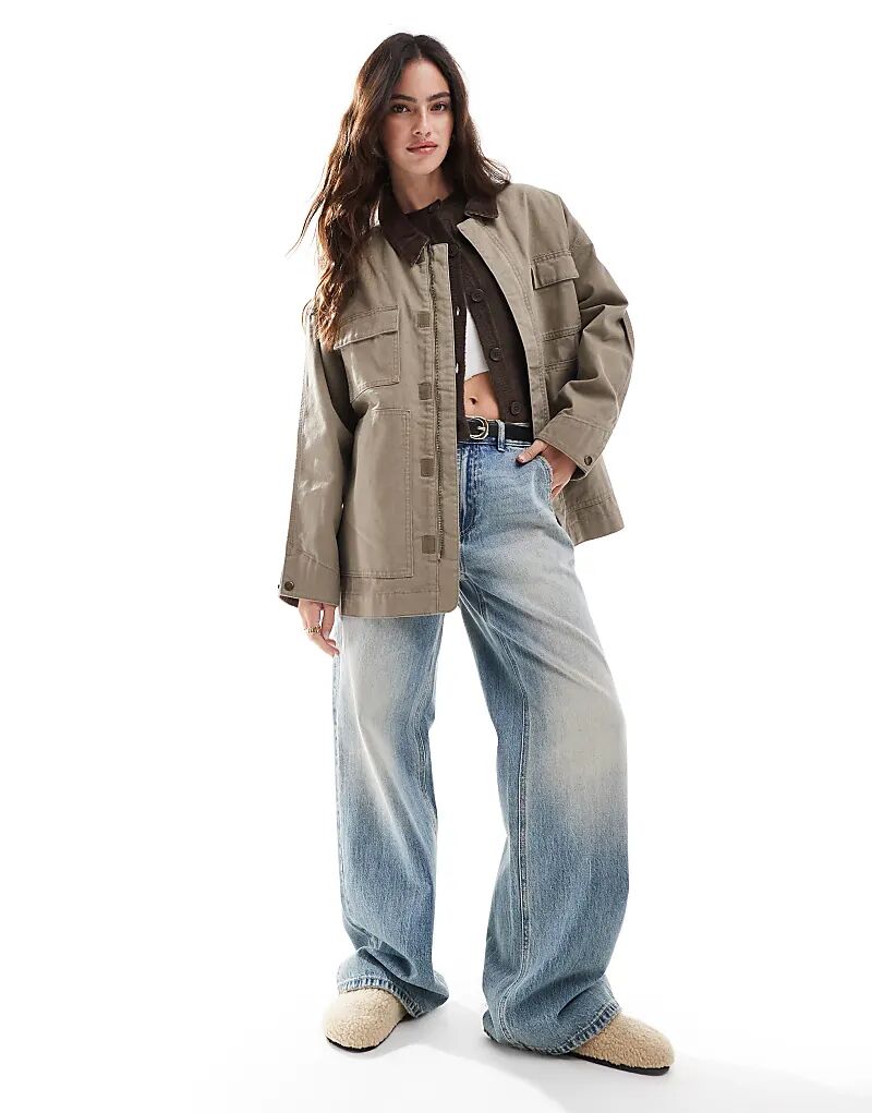 Куртка Stradivarius STR цвета хаки с воротником-стойкой
Куртка Stradivarius STR цвета хаки с воротником-стойкой